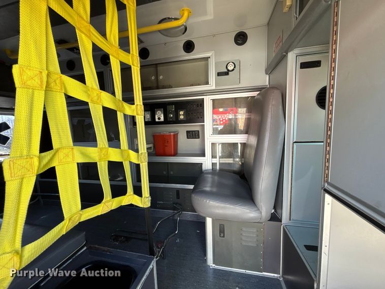 image for item FB3638 2006 Ford  E350 ambulance