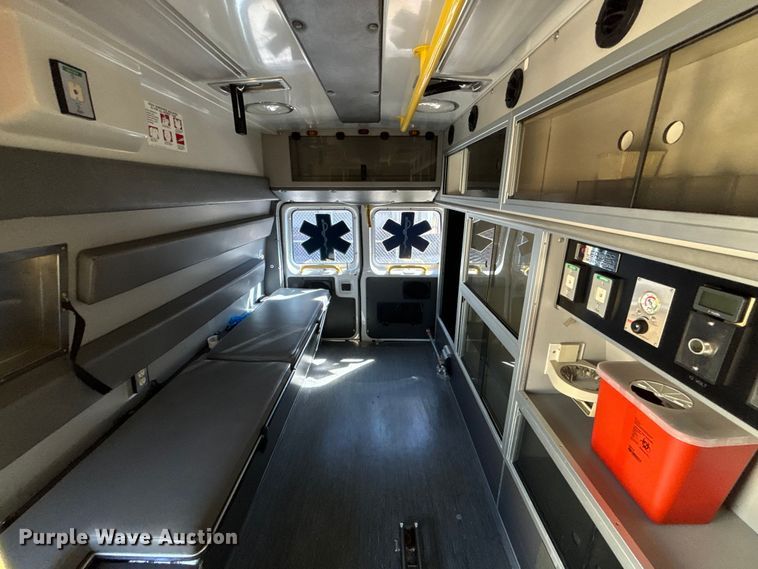image for item FB3638 2006 Ford  E350 ambulance