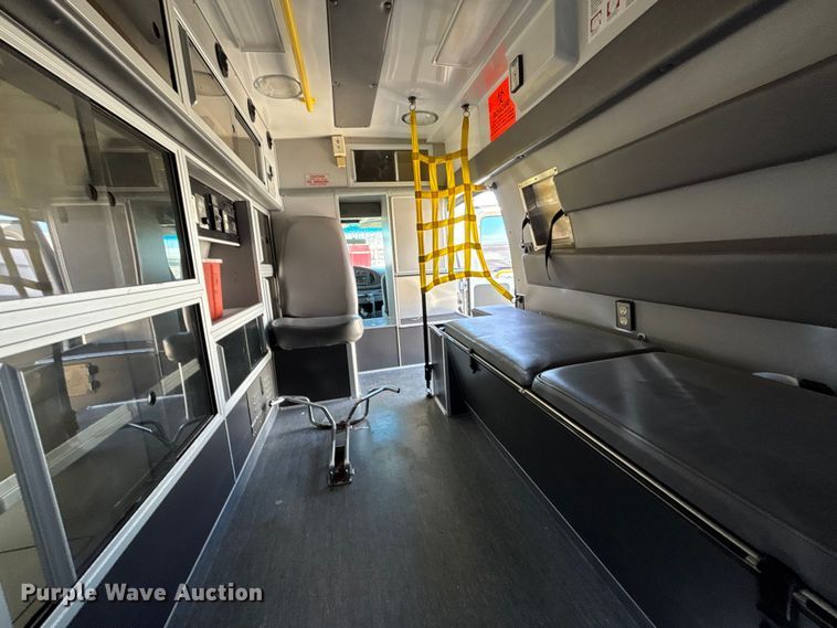 image for item FB3638 2006 Ford  E350 ambulance