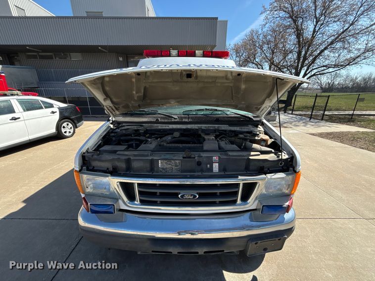 image for item FB3638 2006 Ford  E350 ambulance