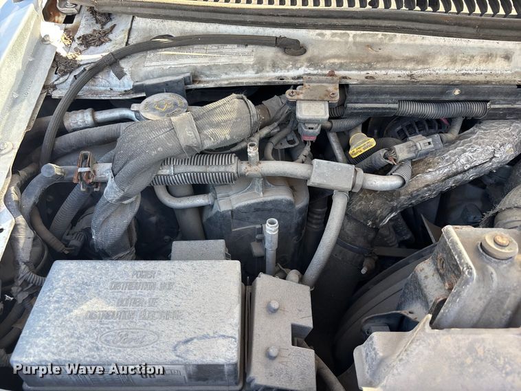 image for item FB3638 2006 Ford  E350 ambulance