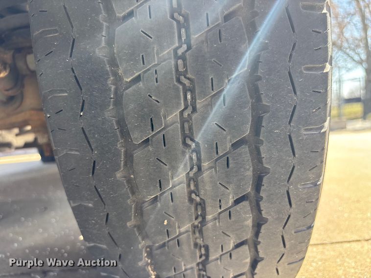 image for item FB3638 2006 Ford  E350 ambulance