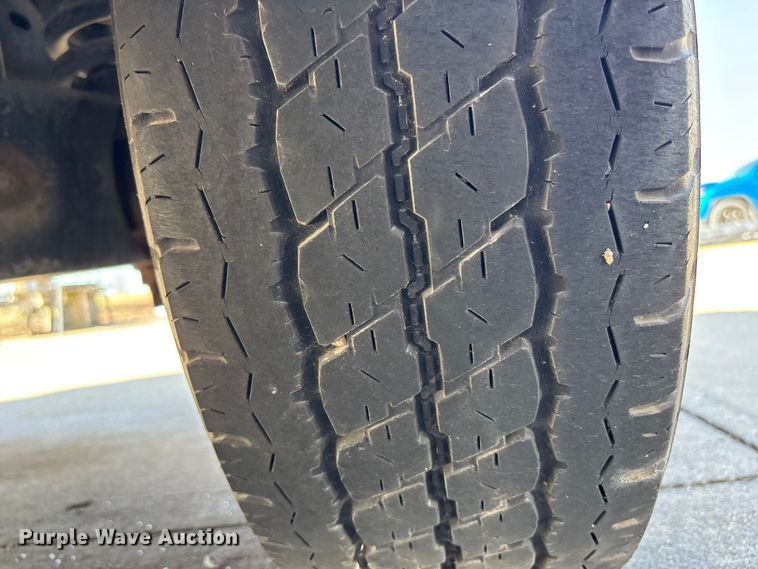 image for item FB3638 2006 Ford  E350 ambulance