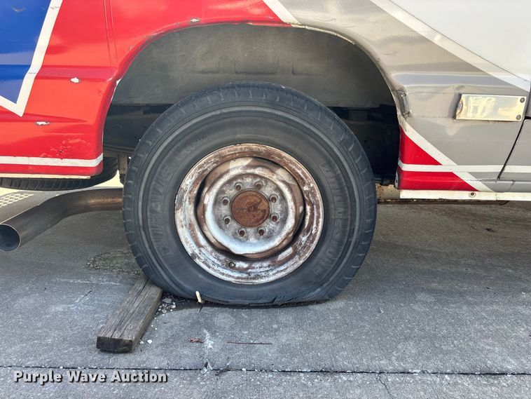 image for item FB3638 2006 Ford  E350 ambulance