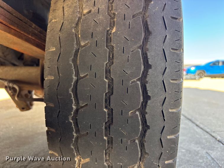 image for item FB3638 2006 Ford  E350 ambulance