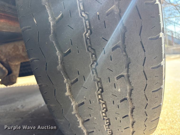 image for item FB3638 2006 Ford  E350 ambulance