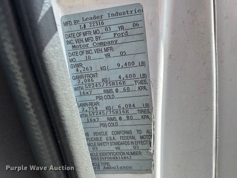 image for item FB3638 2006 Ford  E350 ambulance