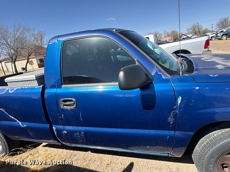 image for item FC2018 2003 Chevrolet Silverado 1500 pickup truck