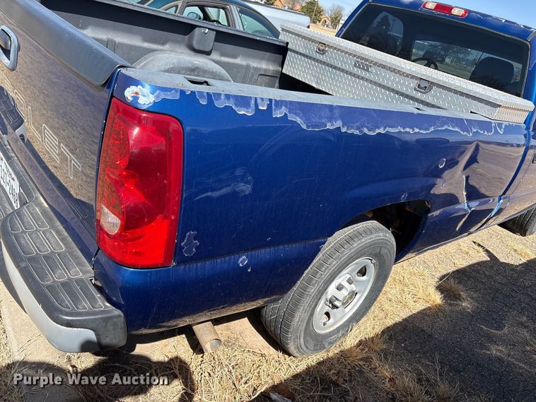 image for item FC2018 2003 Chevrolet Silverado 1500 pickup truck