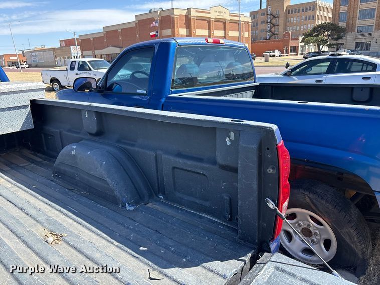 image for item FC2018 2003 Chevrolet Silverado 1500 pickup truck