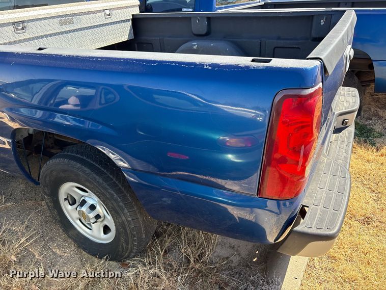 image for item FC2018 2003 Chevrolet Silverado 1500 pickup truck