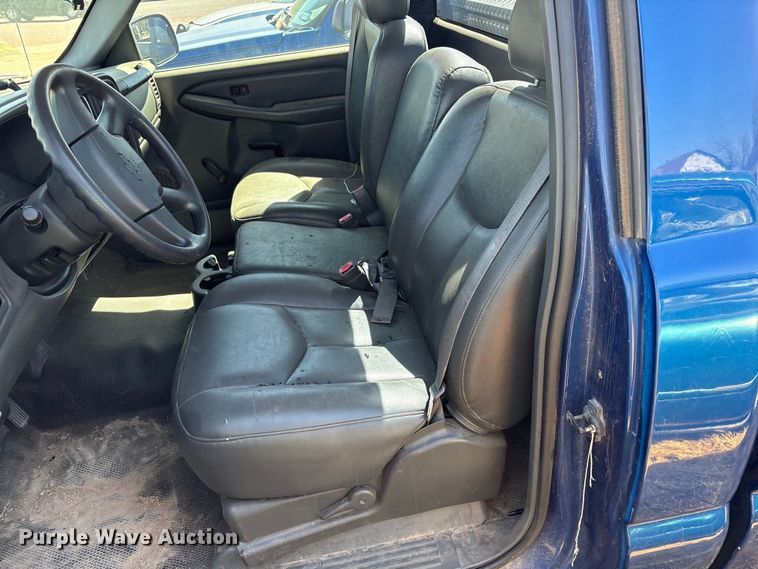 image for item FC2018 2003 Chevrolet Silverado 1500 pickup truck