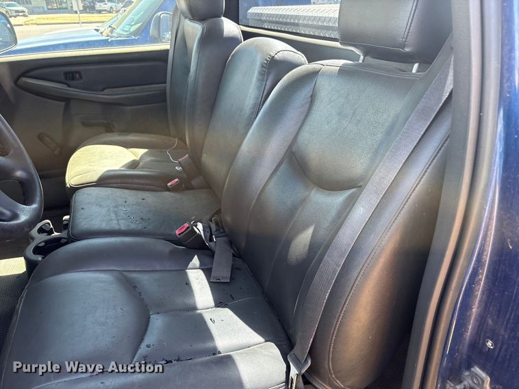 image for item FC2018 2003 Chevrolet Silverado 1500 pickup truck