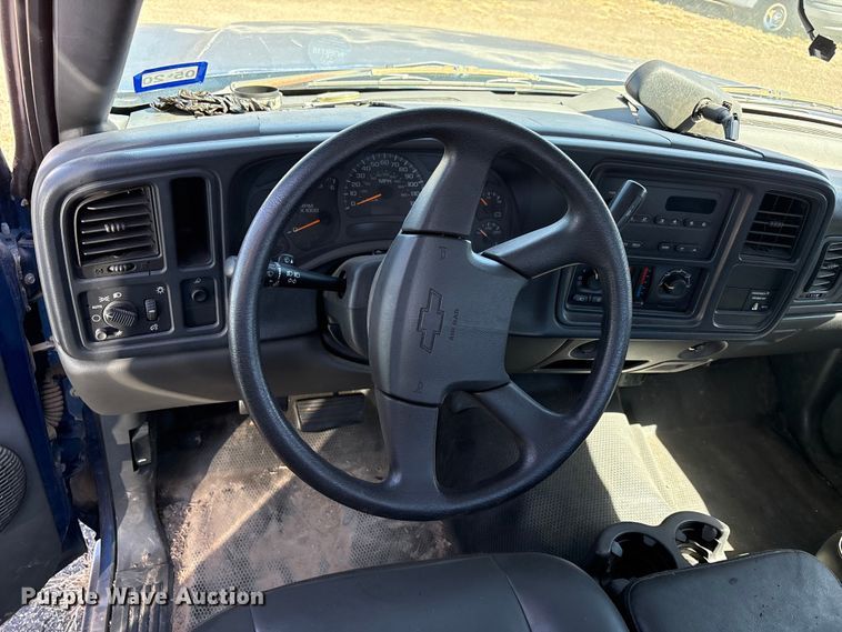 image for item FC2018 2003 Chevrolet Silverado 1500 pickup truck