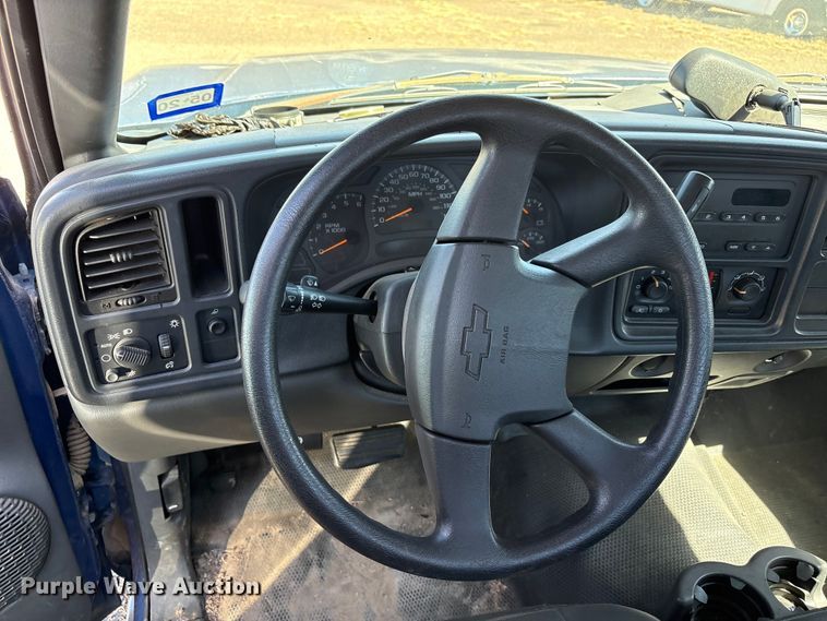 image for item FC2018 2003 Chevrolet Silverado 1500 pickup truck