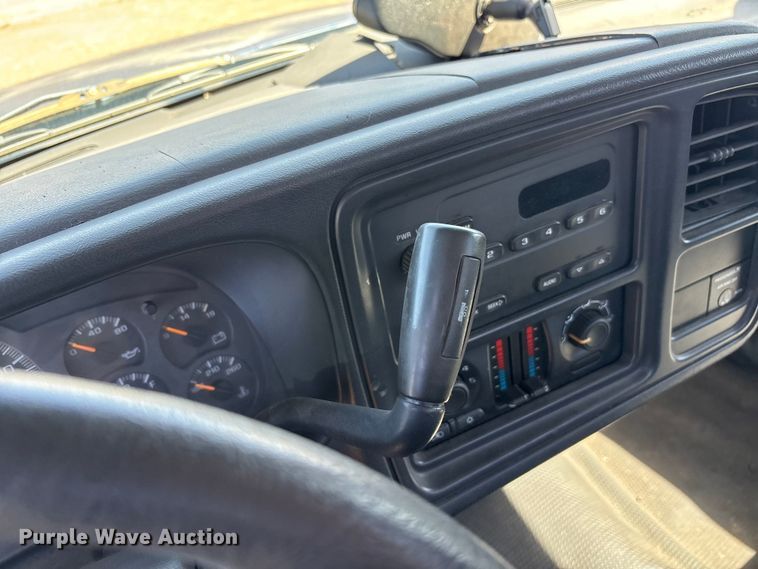 image for item FC2018 2003 Chevrolet Silverado 1500 pickup truck