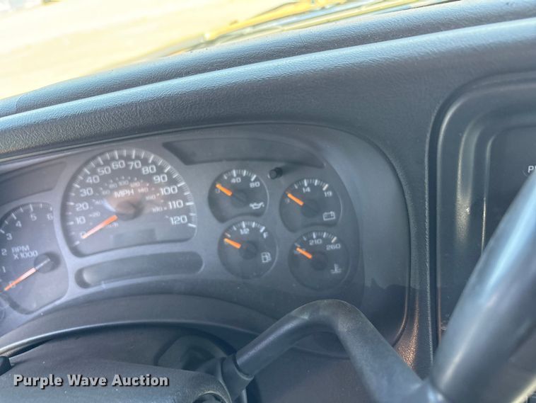 image for item FC2018 2003 Chevrolet Silverado 1500 pickup truck