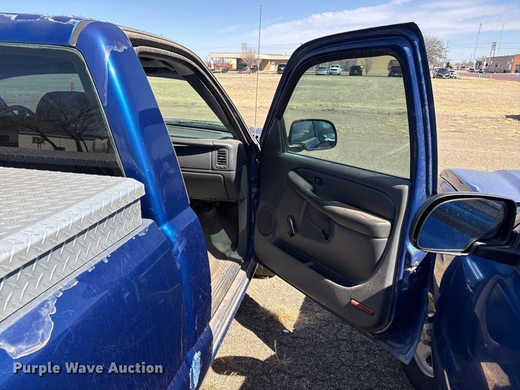 image for item FC2018 2003 Chevrolet Silverado 1500 pickup truck