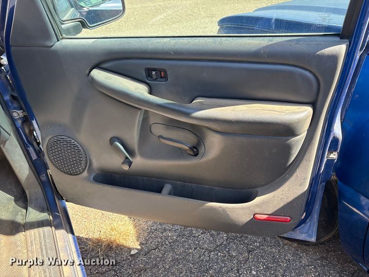 image for item FC2018 2003 Chevrolet Silverado 1500 pickup truck