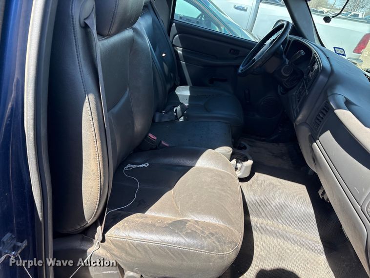 image for item FC2018 2003 Chevrolet Silverado 1500 pickup truck