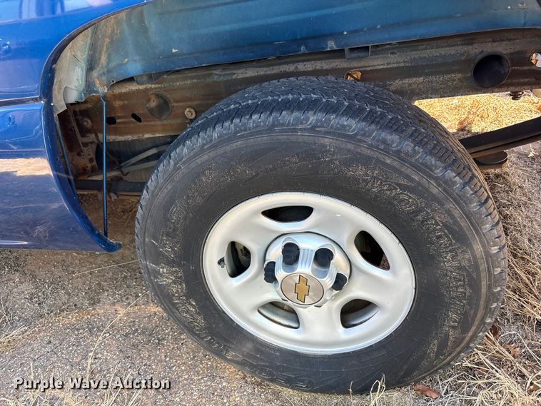 image for item FC2018 2003 Chevrolet Silverado 1500 pickup truck