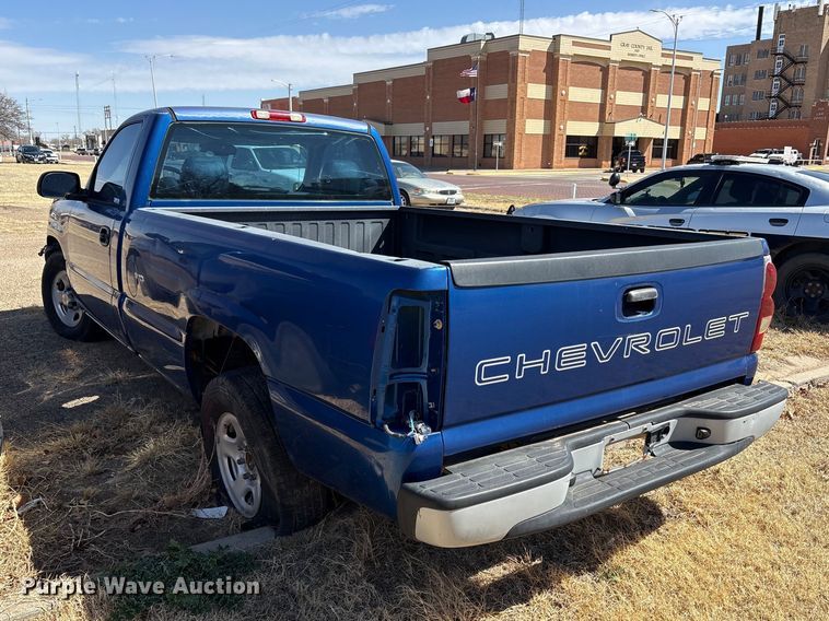 image for item FC2019 2003 Chevrolet Silverado 1500 pickup truck