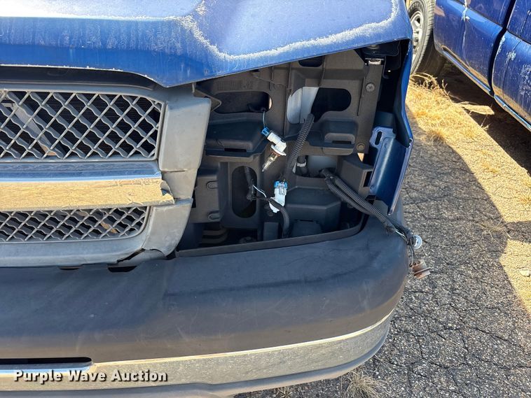 image for item FC2019 2003 Chevrolet Silverado 1500 pickup truck