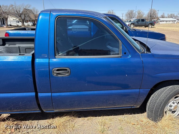 image for item FC2019 2003 Chevrolet Silverado 1500 pickup truck