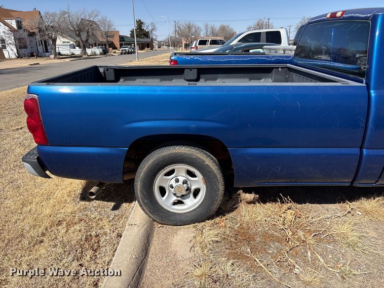 image for item FC2019 2003 Chevrolet Silverado 1500 pickup truck