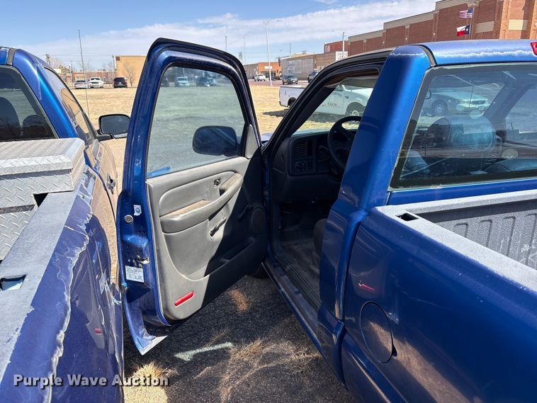 image for item FC2019 2003 Chevrolet Silverado 1500 pickup truck