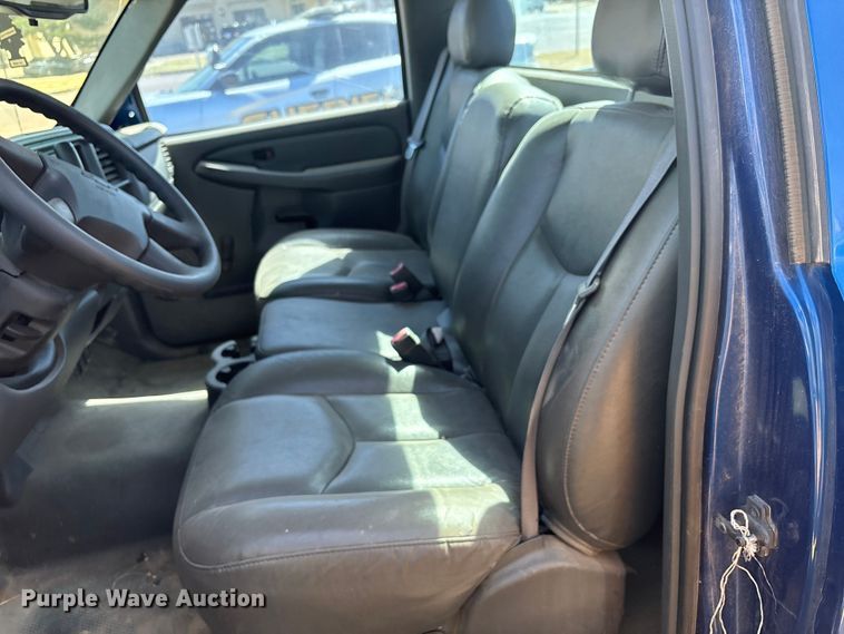 image for item FC2019 2003 Chevrolet Silverado 1500 pickup truck