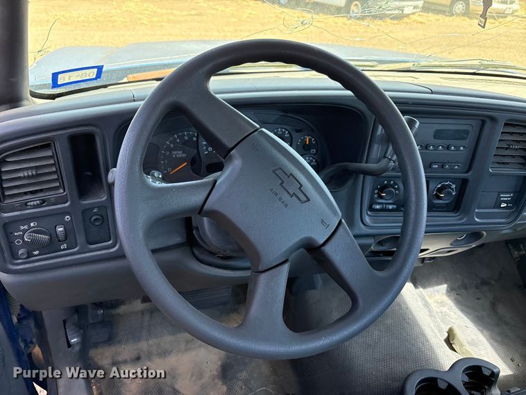 image for item FC2019 2003 Chevrolet Silverado 1500 pickup truck