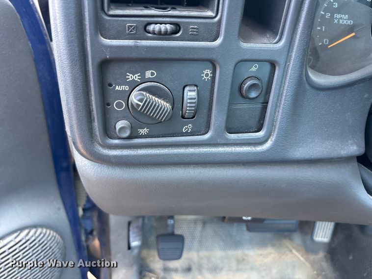 image for item FC2019 2003 Chevrolet Silverado 1500 pickup truck