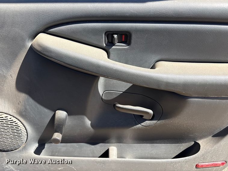 image for item FC2019 2003 Chevrolet Silverado 1500 pickup truck