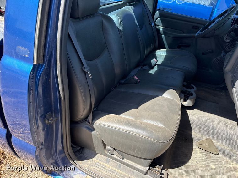 image for item FC2019 2003 Chevrolet Silverado 1500 pickup truck