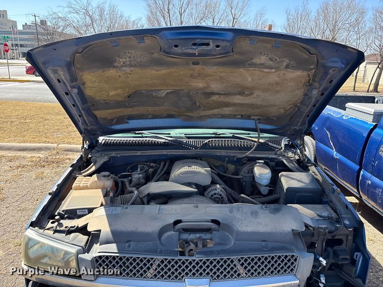 image for item FC2019 2003 Chevrolet Silverado 1500 pickup truck