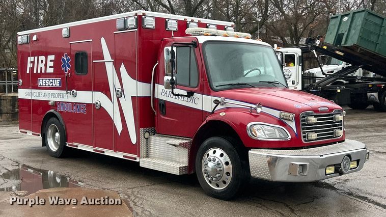 image for item FC5180 2015 Freightliner Business Class M2 ambulance