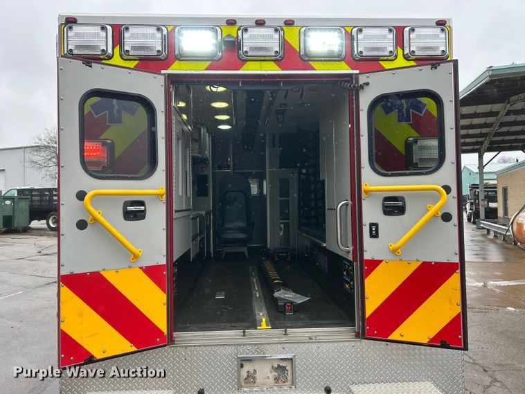 image for item FC5180 2015 Freightliner Business Class M2 ambulance