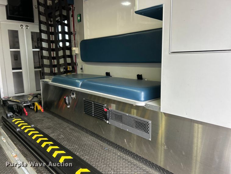 image for item FC5180 2015 Freightliner Business Class M2 ambulance