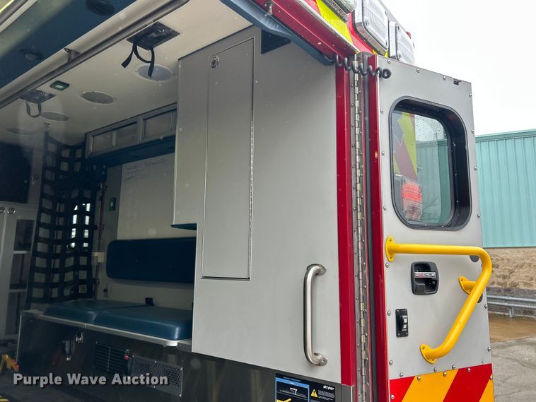 image for item FC5180 2015 Freightliner Business Class M2 ambulance