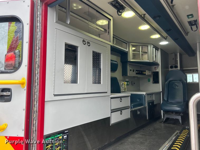 image for item FC5180 2015 Freightliner Business Class M2 ambulance