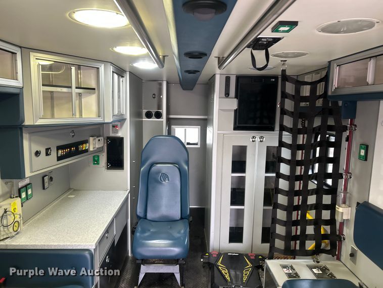 image for item FC5180 2015 Freightliner Business Class M2 ambulance