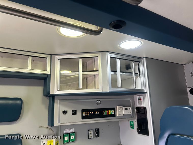 image for item FC5180 2015 Freightliner Business Class M2 ambulance