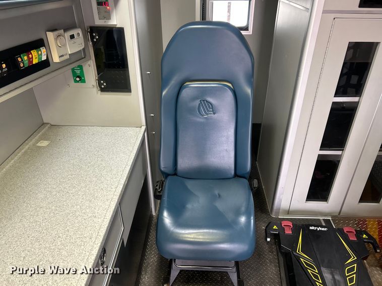 image for item FC5180 2015 Freightliner Business Class M2 ambulance