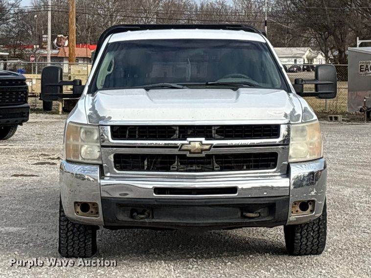 image for item FG0117 2010 Chevrolet Silverado 2500HD Crew Cab bale bed pickup truck