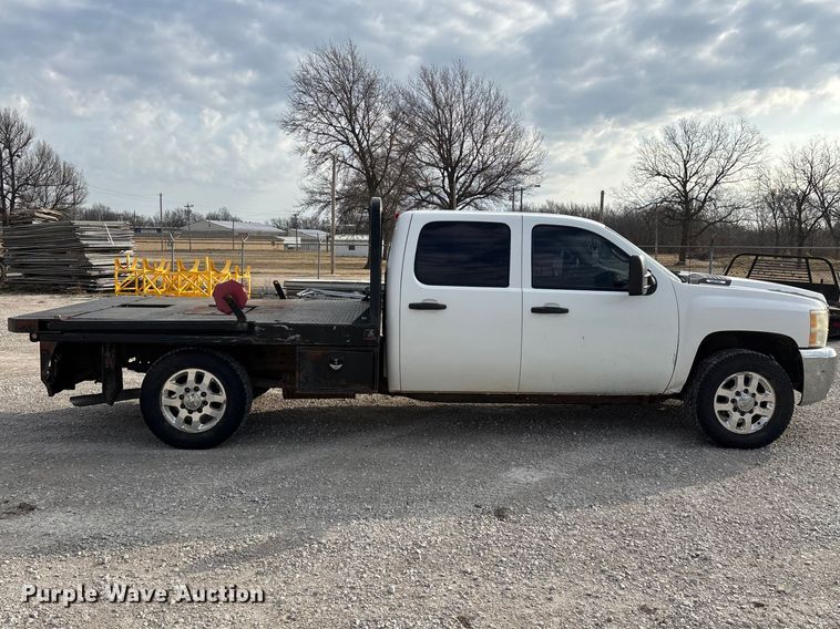 image for item FG0117 2010 Chevrolet Silverado 2500HD Crew Cab bale bed pickup truck