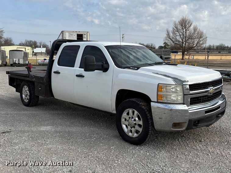 image for item FG0117 2010 Chevrolet Silverado 2500HD Crew Cab bale bed pickup truck