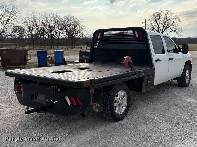 image for item FG0117 2010 Chevrolet Silverado 2500HD Crew Cab bale bed pickup truck
