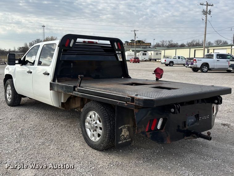 image for item FG0117 2010 Chevrolet Silverado 2500HD Crew Cab bale bed pickup truck