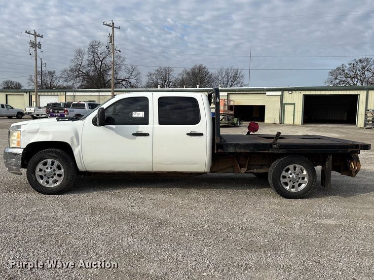 image for item FG0117 2010 Chevrolet Silverado 2500HD Crew Cab bale bed pickup truck
